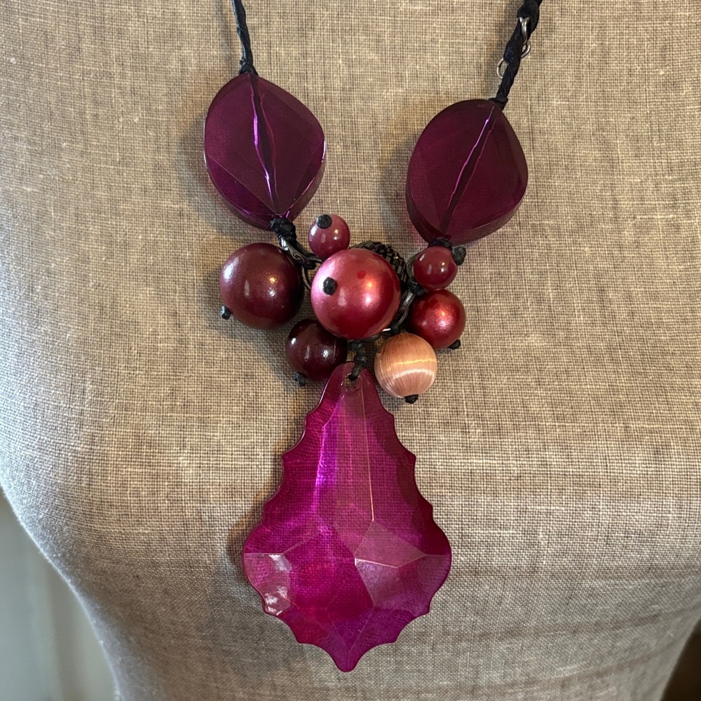 Elegant Purple Statement Necklace - Picture 2 of 8